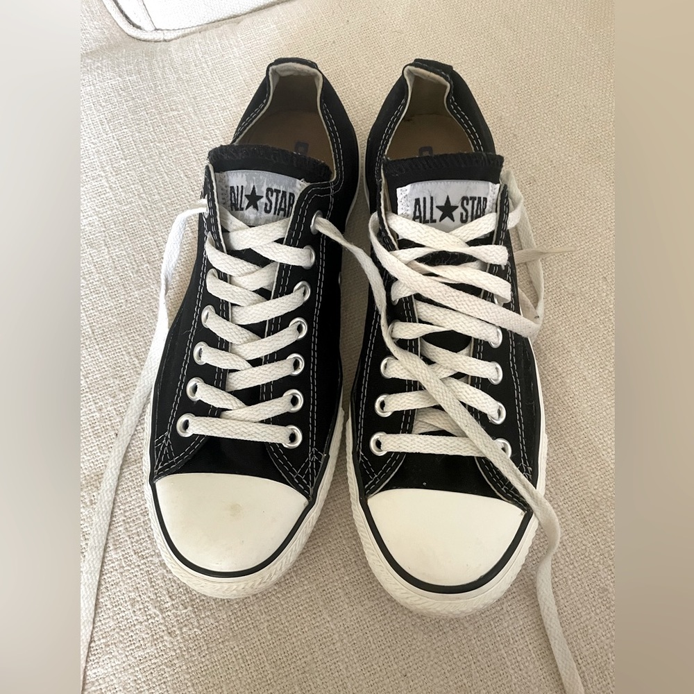 Black low top converse
